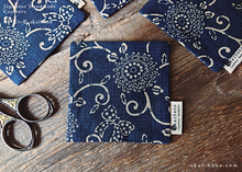 Load image into Gallery viewer, Japanese fabric Coasters, Kikukarakusa ⦿cajf0021
