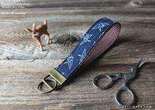 Load image into Gallery viewer, Tenugui Wristlet Keychains with One Stitch, Orizuru ⦿kfjp0005