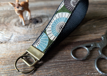 Load image into Gallery viewer, Japanese Cotton Wristlet Keychains, Bangasa ⦿kfjp0009