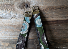 Load image into Gallery viewer, Japanese Cotton Wristlet Keychains, Bangasa ⦿kfjp0009