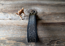 Load image into Gallery viewer, Japanese Cotton Wristlet Keychains, Sayagata ⦿kfjp0010