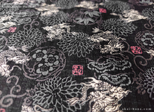 Load image into Gallery viewer, Reversible Japanese Handmade Placemats, Dragons and Chrysanthemums, Black ⦿pmjf0005