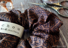Load image into Gallery viewer, Japanese Handmade Scrunchies, Brown x Black ⦿scaf0024