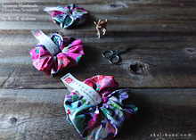 Load image into Gallery viewer, Japanese Handmade Kimono Style Chouchou/Scrunchies, Pink Floral ⦿scjf0016