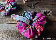 Load image into Gallery viewer, Japanese Handmade Kimono Style Chouchou/Scrunchies, Pink Floral ⦿scjf0016
