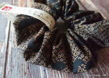 Load image into Gallery viewer, Japanese Handmade Kimono Style Scrunchies, Shiborigiku Monyou, scjf0041