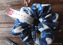 Load image into Gallery viewer, Japanese Handmade Linen Scrunchies, Indigo Circles, scjf0069