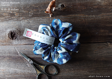 Load image into Gallery viewer, Japanese Handmade Linen Scrunchies, Indigo Circles, scjf0069