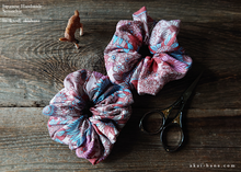 Load image into Gallery viewer, Japanese Handmade Double Gauze Scrunchies, Flower Garden Pink ⦿scjf0080