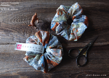 Load image into Gallery viewer, Japanese Handmade Double Gauze Scrunchies, Flower Garden Yellow ⦿scjf0081