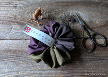 Load image into Gallery viewer, Handcrafted Scrunchies with Japanese Vintage Remnants ⦿scjf0093