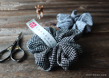 Load image into Gallery viewer, Japanese Handmade Chirimen Scrunchies, Kanoko, 2 colors ⦿scjf0110-11