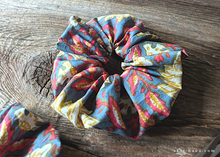 Load image into Gallery viewer, Japanese Handcrafted Scrunchies, Sand Blue x Brink Pink ⦿scjf0117