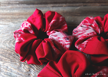 Load image into Gallery viewer, Vintage Kimono Scrunchies, Red Kasuri, Japanese Handmade ⦿scvk0016