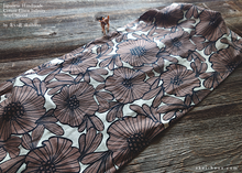 Load image into Gallery viewer, Japanese Handmade Infinity Scarf, Linen x Cotton, Nordic Floral ⦿sinf0036