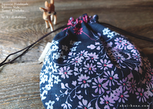 Load image into Gallery viewer, Japanese Handmade Temari Kinchaku Purse, Kusabana Monyou Navy, tkjp0014