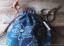 Load image into Gallery viewer, Japanese Handmade Temari Kinchaku (Drawstring) Purse, Kyoto Hand Screen-Printed, Indigo ⦿tkjp0017