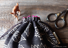 Load image into Gallery viewer, Japanese Handmade Temari Kinchaku (Drawstring) Purse, Kyoto Hand Screen-Printed, Brown ⦿tkjp0018