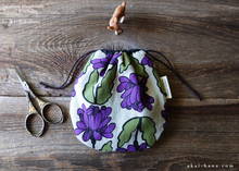 Load image into Gallery viewer, Japanese Handmade Temari Kinchaku (Drawstring) Purse, Floral Purple⦿tkjp0020