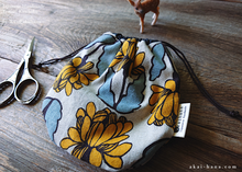 Load image into Gallery viewer, Japanese Handmade Temari Kinchaku (Drawstring) Purse, Floral Yellow ⦿tkjp0021