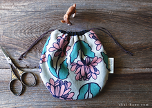 Load image into Gallery viewer, Japanese Handmade Temari Kinchaku (Drawstring) Purse, Floral Pink ⦿tkjp0022