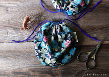 Load image into Gallery viewer, Japanese Handmade Temari Kinchaku (Drawstring) Purse, Black Floral ⦿tkjp0024