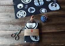 Load image into Gallery viewer, Japanese Handcrafted Tenugui Handkerchief, Kamon, Japanese Crest ⦿tnha0007