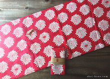 Load image into Gallery viewer, akaihana Original Tenugui, Dahlia Red, Japanese Hand Dyed ⦿tnor0005