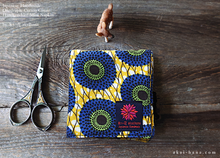 Load image into Gallery viewer, Quadruple Reversible Japanese Gauze Handkerchief, Blue Flowers x Yellow⦿wghc0010