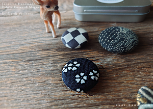 Fabric Covered Magnets in Metal Tin Box, Black, Set of 5 ⦿mgjf0002