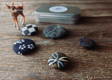 Load image into Gallery viewer, Fabric Covered Magnets in Metal Tin Box, Black, Set of 5 ⦿mgjf0002
