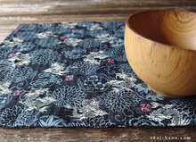 Load image into Gallery viewer, Reversible Japanese Handmade Placemats, Dragons and Chrysanthemums pmjf0002
