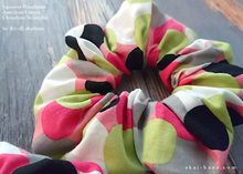 Load image into Gallery viewer, Japanese Handmade Scrunchies, Pink Dots scaf0016
