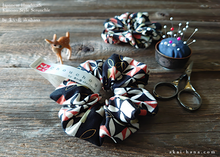 Load image into Gallery viewer, Japanese Handmade Kimono style Scrunchies, Henkei Ichimatsu Monyou Black, scjf0027