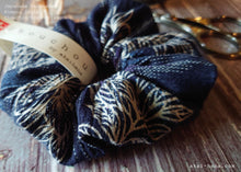 Load image into Gallery viewer, Japanese Handmade Kimono Style Scrunchies, Yukata Yohryū Crape, scjf0042