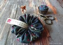 Load image into Gallery viewer, Japanese Handmade Kimono style Scrunchies, Vintage Floral, Indigo Blue, scjf0045