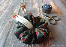 Load image into Gallery viewer, Japanese Handmade Kimono style Scrunchies, Vintage Floral, Dark Green, scjf0046