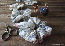 Load image into Gallery viewer, Japanese Handmade Scrunchies, Line Drawing Floral, Navy x White, scjf0051