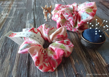 Load image into Gallery viewer, Japanese Handmade Kimono Style Scrunchies, Hikita Hanaguruma Pink, scjf0060
