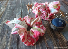 Load image into Gallery viewer, Japanese Handmade Kimono Style Scrunchies, Hikita Hanaguruma Pink, scjf0060