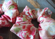 Load image into Gallery viewer, Japanese Handmade Kimono Style Scrunchies, Hikita Hanaguruma Pink, scjf0060
