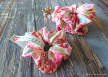 Load image into Gallery viewer, Japanese Handmade Kimono Style Scrunchies, Hikita Hanaguruma Pink, scjf0060