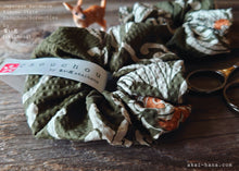Load image into Gallery viewer, Japanese Handmade Kimono style Scrunchies, Chrysanthemum Matcha Green, scjf0072