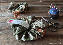 Load image into Gallery viewer, Japanese Handmade Kimono style Scrunchies, Chrysanthemum Matcha Green, scjf0072