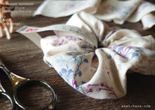 Load image into Gallery viewer, Japanese Handmade Cotton Linen Scrunchies, Flower Bouquet, Ivory