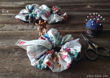 Load image into Gallery viewer, Japanese Handmade Scrunchies, Flower Garden, scjf0087