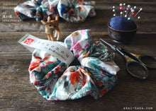 Load image into Gallery viewer, Japanese Handmade Scrunchies, Flower Garden, scjf0087