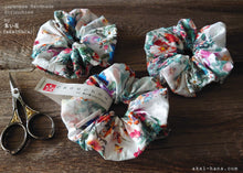 Load image into Gallery viewer, Japanese Handmade Scrunchies, Flower Garden, scjf0087