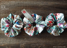 Load image into Gallery viewer, Japanese Handmade Scrunchies, Flower Garden, scjf0087