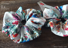 Load image into Gallery viewer, Japanese Handmade Scrunchies, Flower Garden, scjf0087
